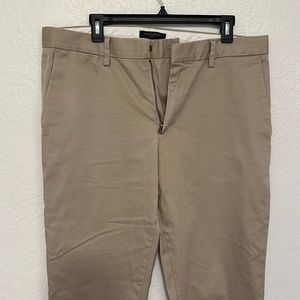 Banana Republic Men’s khaki chino pants 35x32